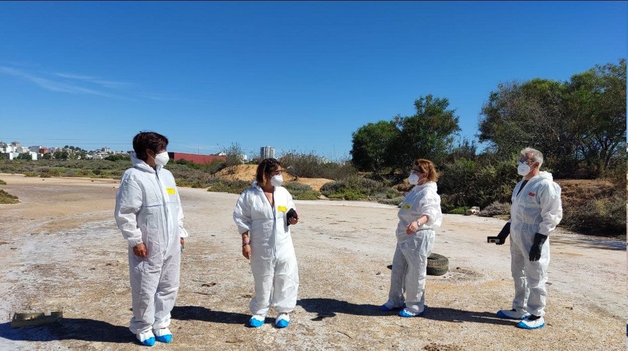 Teresa Rodríguez visita la zona de las balsas de fosfoyesos en Huelva