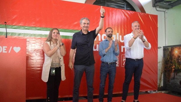 Zapatero afirma que los socialistas «sabemos perder con una sonrisa» en su estreno en la campaña andaluza