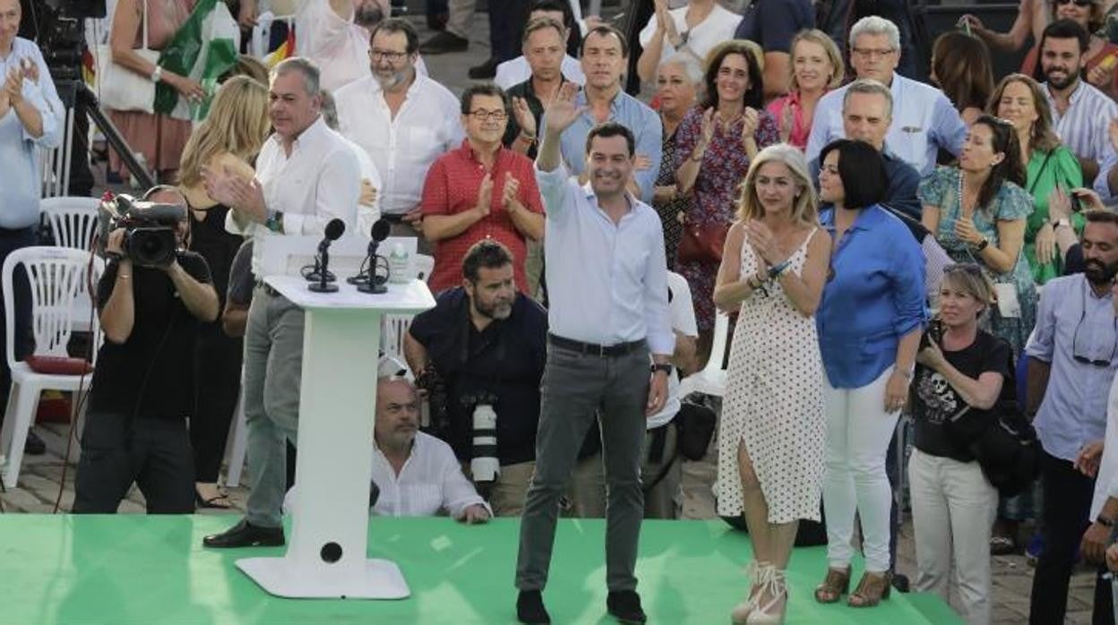 El presidente de la Junta y candidato del PP, Juanma Moreno, en el acto de cierre de campaña