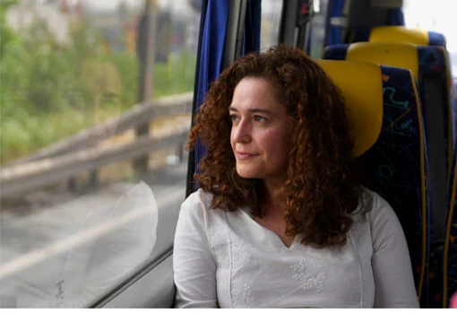 La candidata de Por Andalucía en el tren que la ha llevado hasta Algeciras