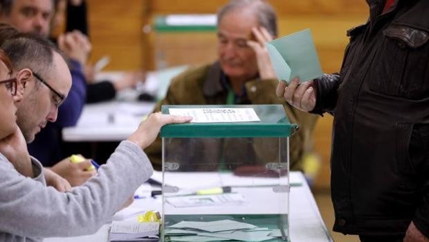 Las 10.189 mesas electorales en Andalucía se han constituido sin incidencias