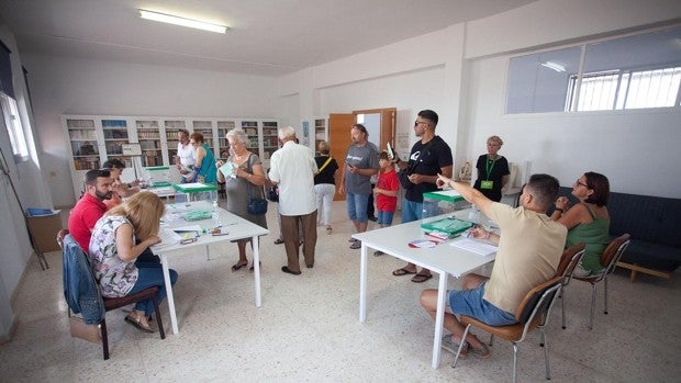 La participación en la provincia de Cádiz sube un 2,98 por ciento a las dos de la tarde