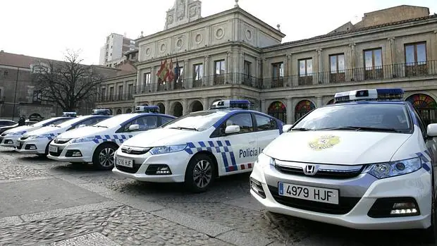 Vehículos de la Policía Local de León