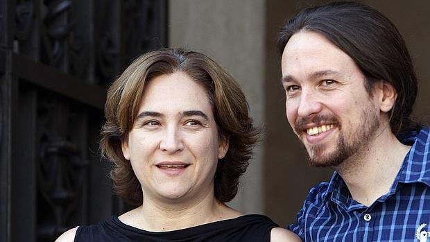 Colau pide a Podemos apartar «las siglas» y «aunar fuerzas por el cambio»