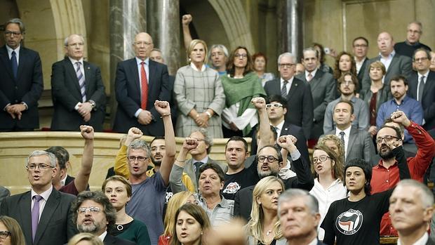 La mesa del Parlament decide mañana si se tramita de urgencia la declaración de JxS y CUP