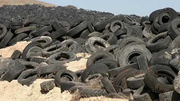 Imagen del vertedero de Seseña que acumula 90.000 toneladas de neumáticos