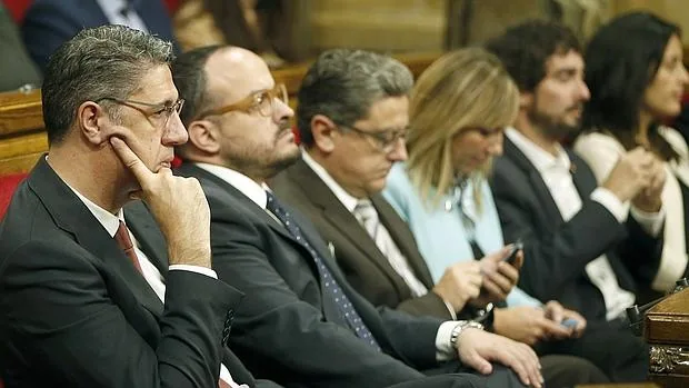 Xavier Garcia Albiol junto a diputados de su partido
