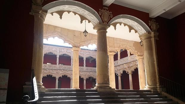 Interior del Patio de los Leones del palacio del Infantado