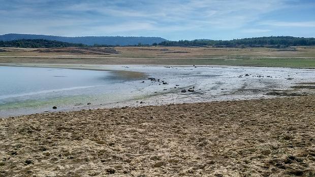 El embalse de Entrepeñas a principios de verano