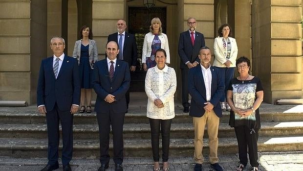 Foto de familia del Gobierno navarro