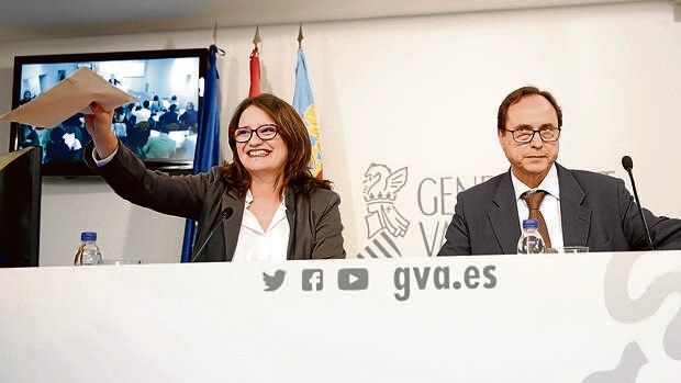 Mónica Oltra y Vicent Soler, ayer, durante la presentación de los Presupuestos 2016