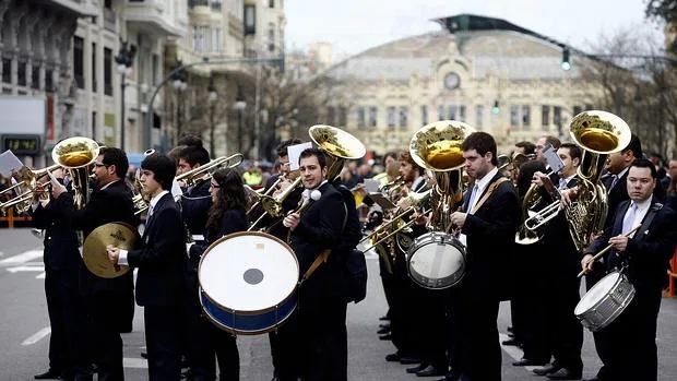 Imagen de una banda de música tomada en Valencia