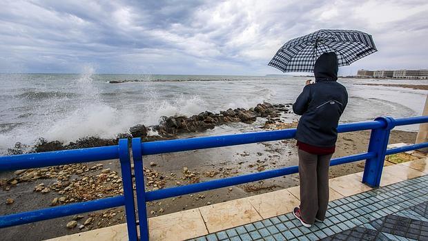 El temporal ha dejado fuertes vientos y mucha lluvia en Alicante