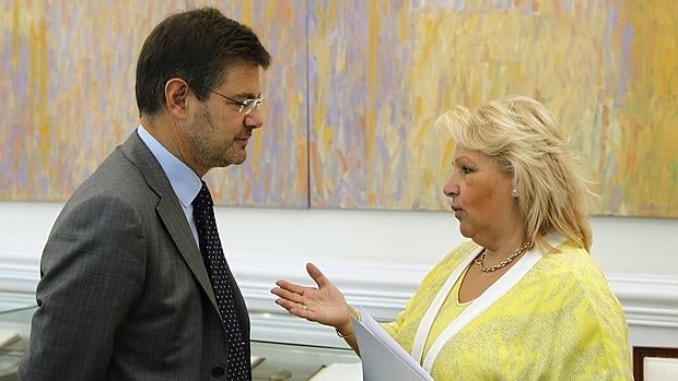 Ángeles Pedraza, con el ministro de Justicia