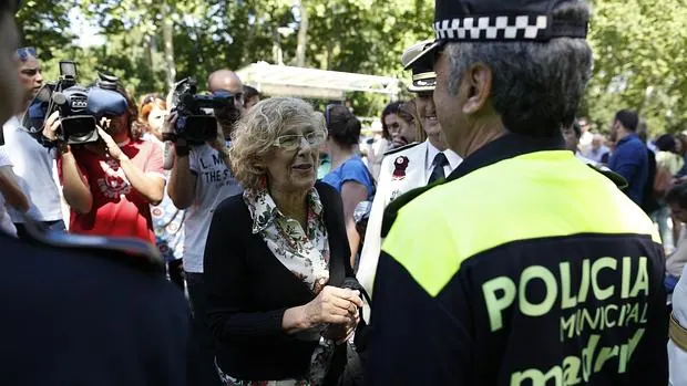 La alcaldesa de Madrid, Manuela Carmena, durante la celebración del Patrón de la Policía Municipal, el pasado 24 de junio