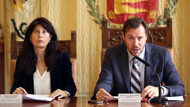 La concejala de Cultura, Ana Redondo, junto con el alcalde de Valladolid, Óscar Puente