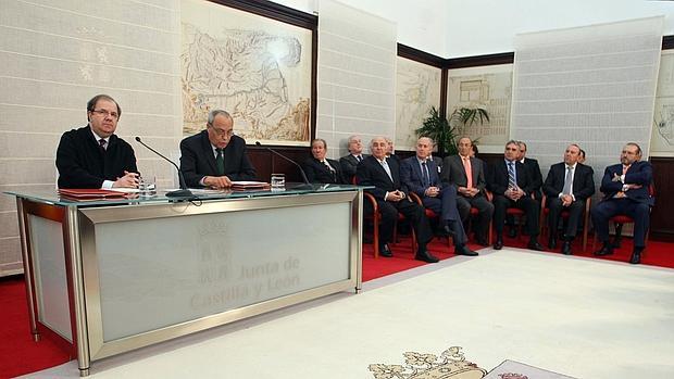 El presidente de la Junta, junto con los responsables de las Cámaras de Castilla y León