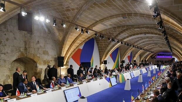 Imagen de los líderes europeos y africanos que participan en la Cumbre de Malta