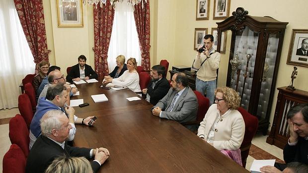 El alcalde de Ferrol y cinco concejales, reunidos este jueves con la Junta de Cofrafías