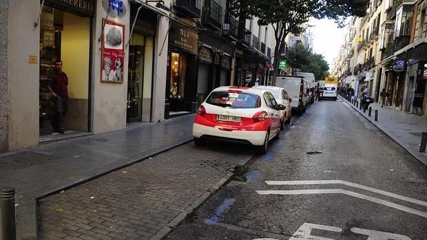 Zona azul, libre, en el centro de Madrid tras la prohibición de aparcar por alta polución