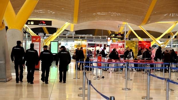 España mantiene el nivel 4 de alerta pero refuerza «determinadas áreas específicas»