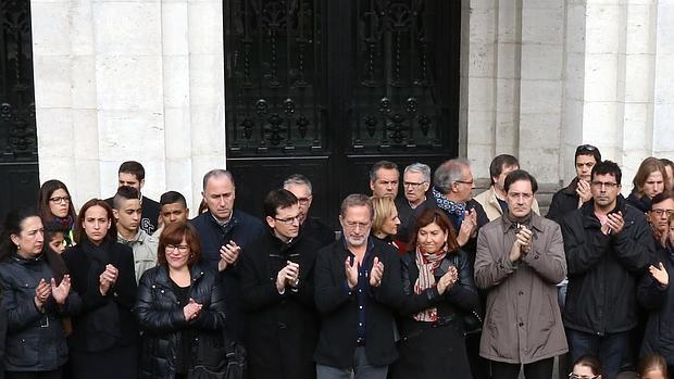 Minuto de silencio en Valladolid en señal de respulsa por los atentados de París