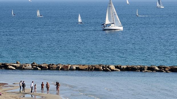 Imagen de la playa de El Postiguet de Alicante