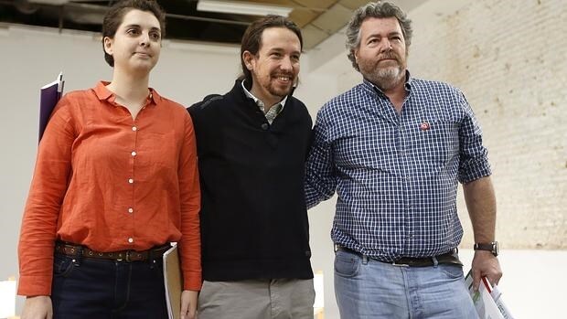 Pablo Iglesias ju nto a Juatxo López de Uralde y Marta Victoria Pérez