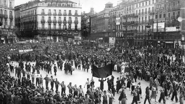 La Puerta del Sol, durante un acto conmemorativo de la Segunda República