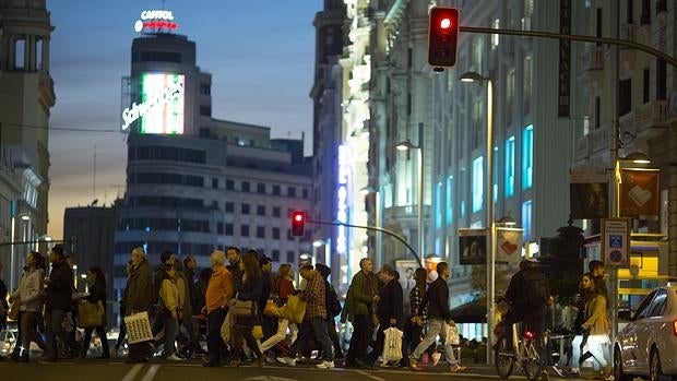 La moda «low cost» impulsa la Gran Vía como el principal eje comercial