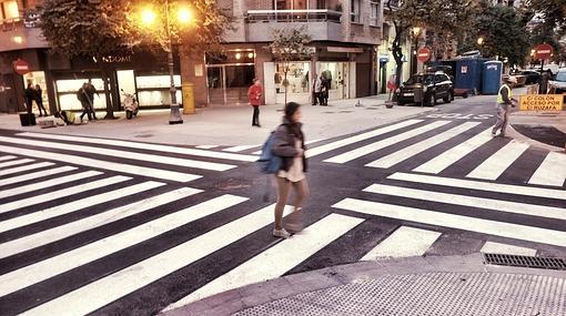 Imagen del controvertido cruce de calles con los cuatro pasos de cebra