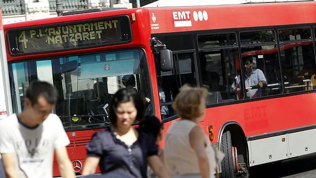 La EMT aumentará los vehículos en circulación y ajustará los horarios de los autobuses