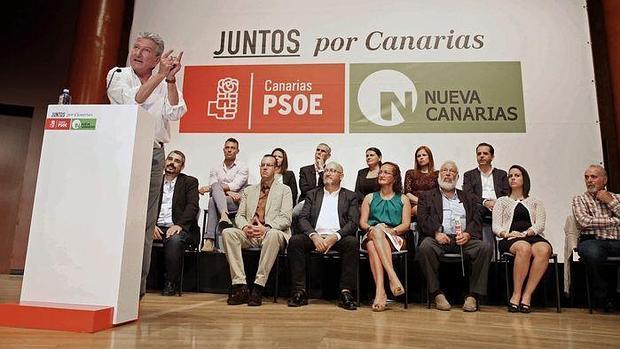 Padro Quevedo (NC) habla en el acto del sábado de la alianza PSOE-NC