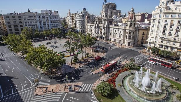 Imagen de la plaza del Ayuntamiento de Valencia sin coches