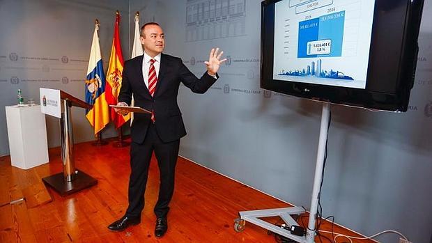 El alcalde, Augusto Hidalgo, explicando las cuentas de la ciudad