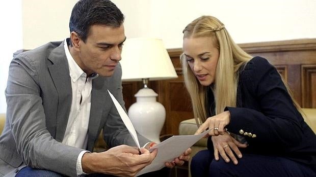 Pedro Sánchez y Lilian Tintori, en una imagen de archivo