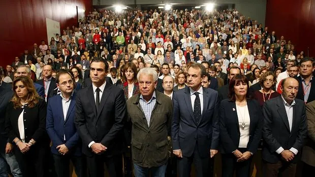 Pedro Sánchez, Felipe González y Zapatero, el pasado 14 de noviembre tras los atentados en París