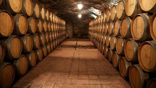 Sala de barricas de bodega Megía e Hijos de Valdepeñas