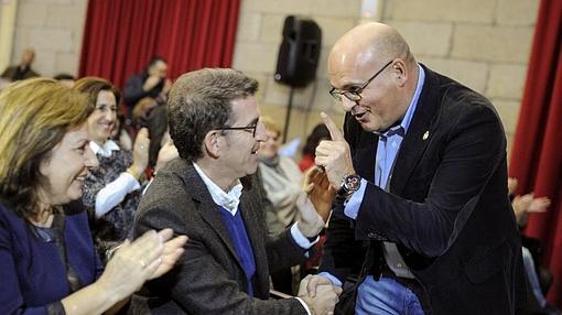 Feijóo junto a José Manuel Baltar, este martes durante uno de los mítines de Orense