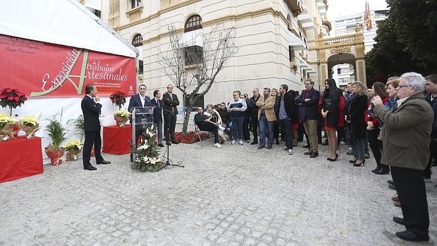 Los jardines de la Diputación se visten de Navidad