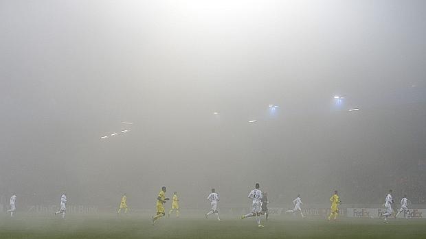 El duelo Viktoria-Villarreal se vio dificultado por una niebla muy baja