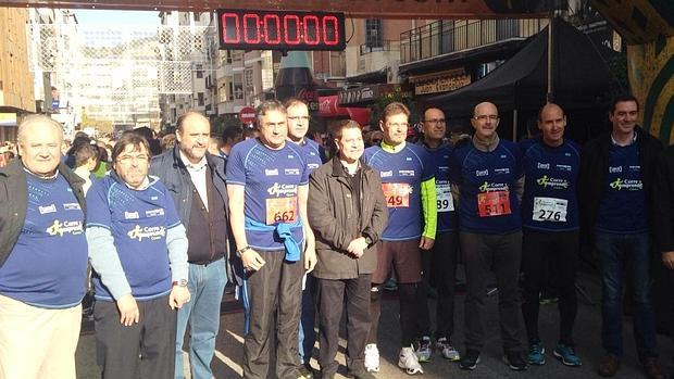 El presidente de Castilla-La Mancha también acudió a la salida de la carrera pero no participó; sí se calzaron las zapatillas Catalá, Sahuquillo, Mariscal y el presidente de CEOE, Abraham Sarrión, entre otros