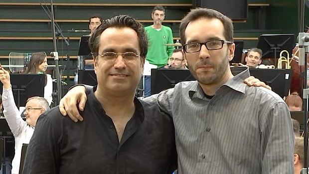 Enrique Gato (D) junto al compositor Zacarías M. de la Riva