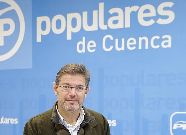 Rafael Catalá en la sede del PP de Cuenca durante la entrevista