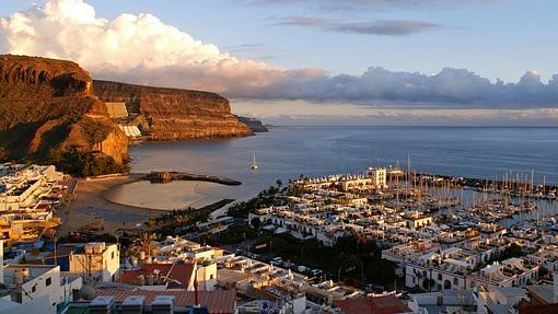 Panorámica del puerto de Mogán, «la Venecia de Canarias»