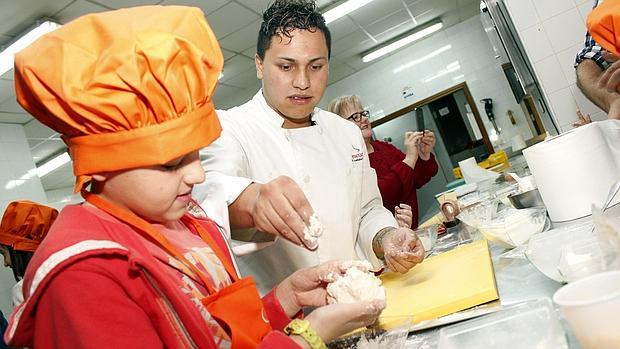 Alumnos de la ONCE se convierten en chefs por un día