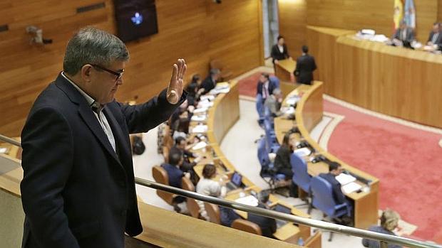 Modesto Pose saluda a los diputados socialistas