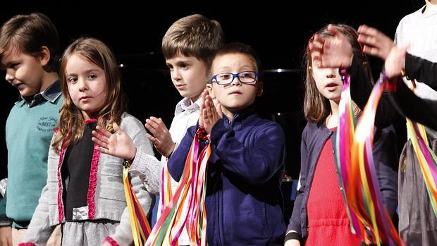 Los alumnos de la EScuela «Diego Ortiz», durante la actuación