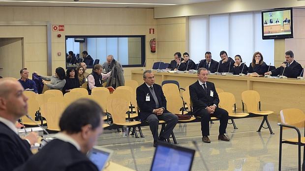 Imagen de López Abad y Avilés durante el primer juicio