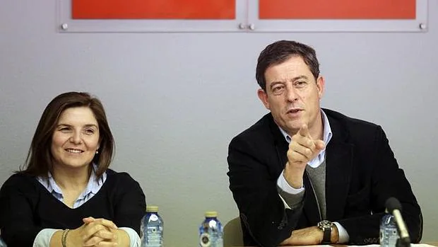 José Ramón Besteiro, junto a su número dos, Pilar Cancela, durante la Ejecutiva Nacional del partido
